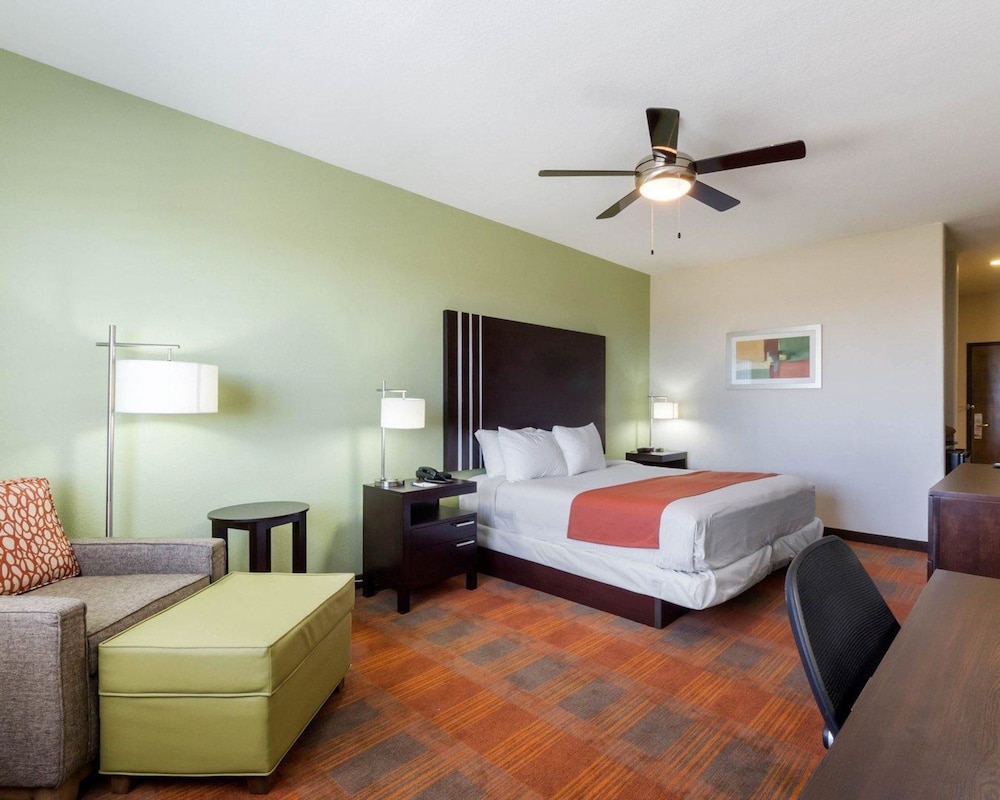 Quality Inn and Suites Victoria East 10/38