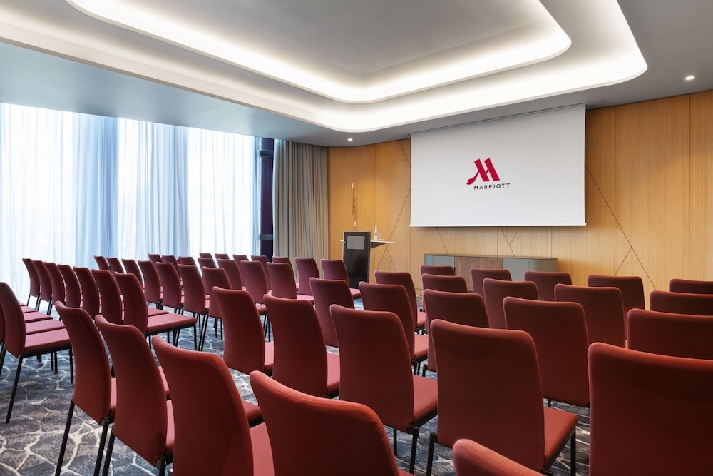 Tirana Marriott 38/50