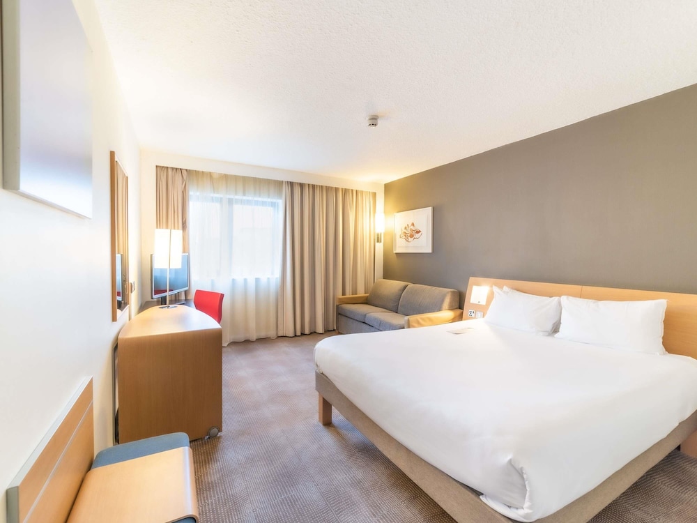 غرفة قياسية بسرير كوين مع أريكة، Novotel Southampton 5/10