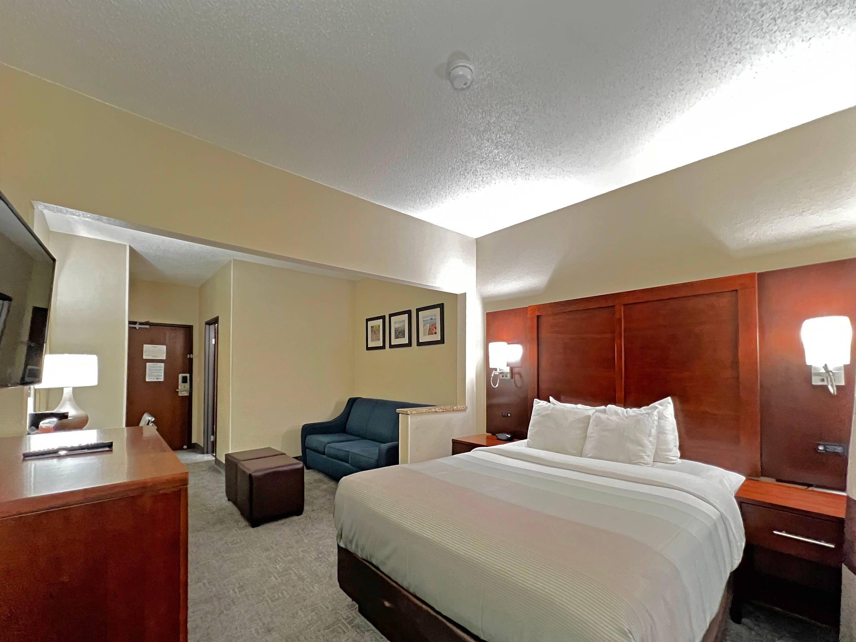 SUITE, QUEEN BED