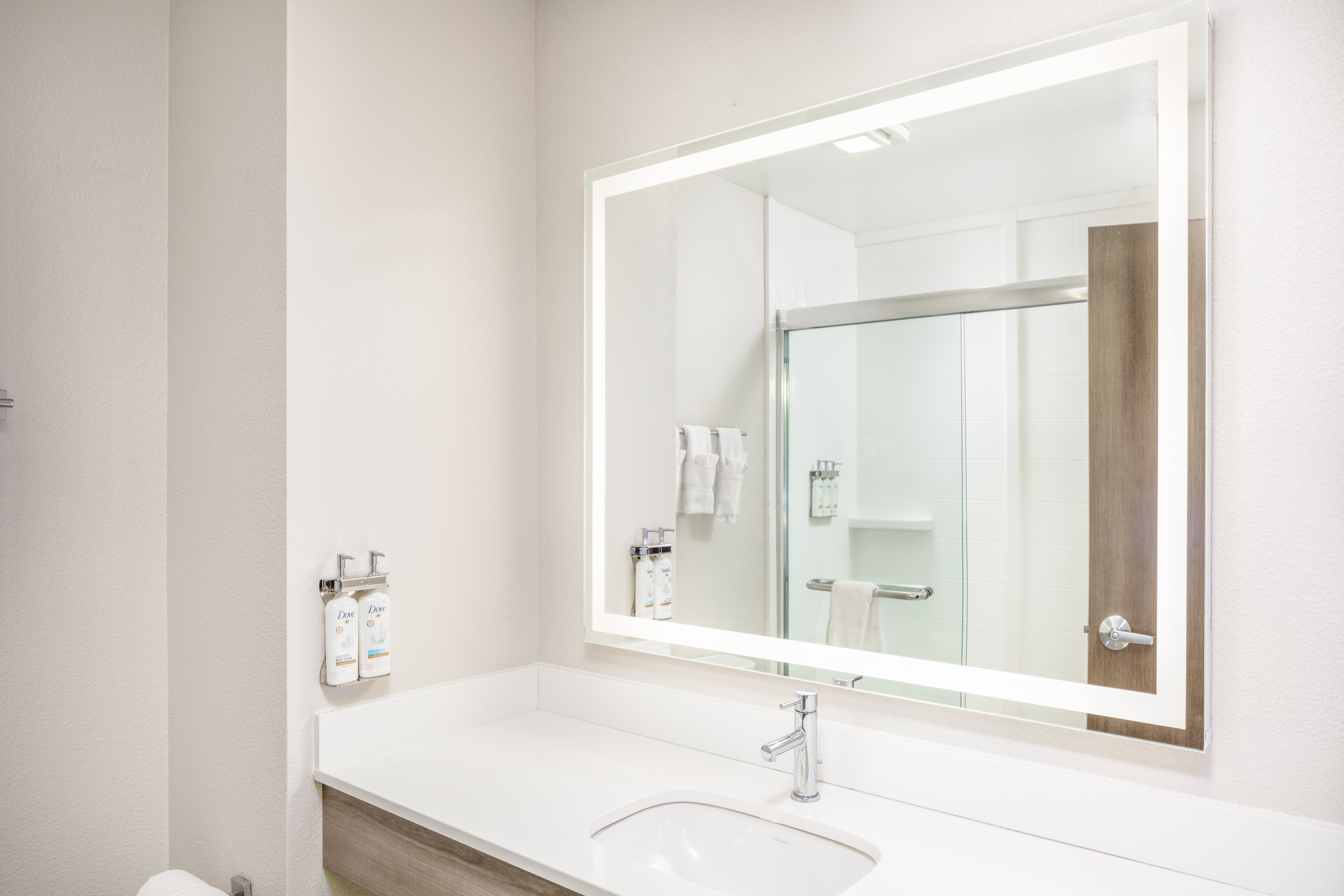 Holiday Inn Express Kearney 71/72