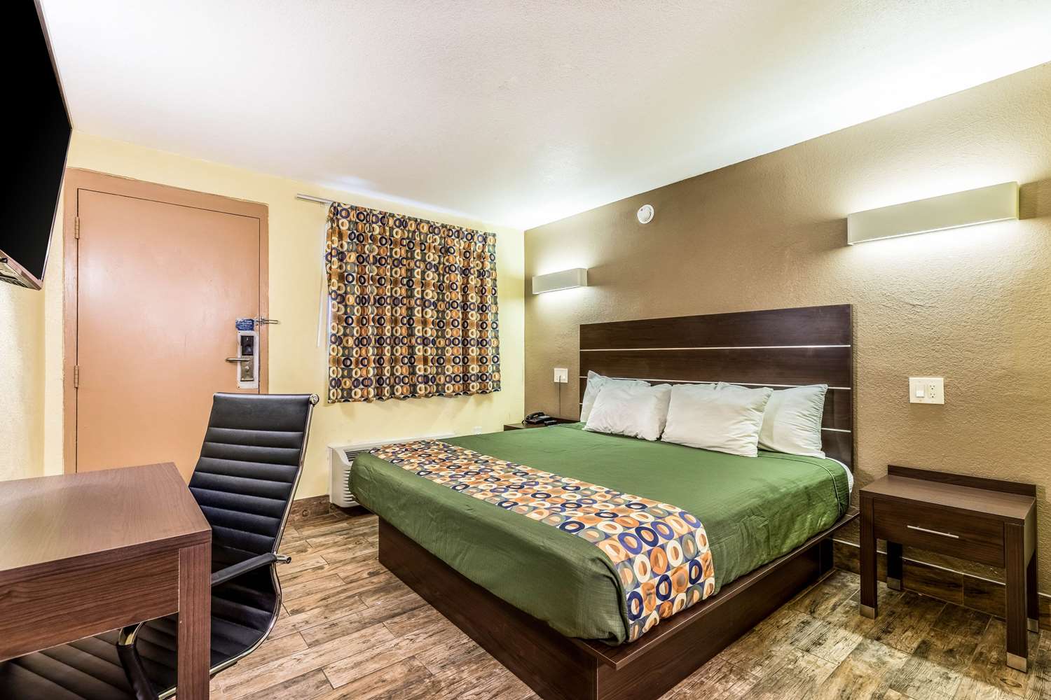 1 Queen Bed, Nonsmoking, Accessible
