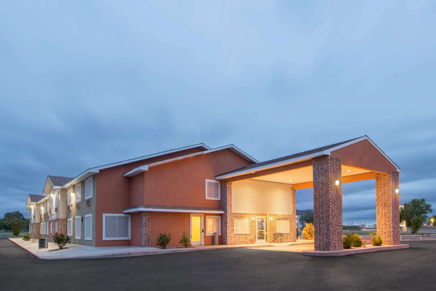 Super 8 by Wyndham Portales 1/7