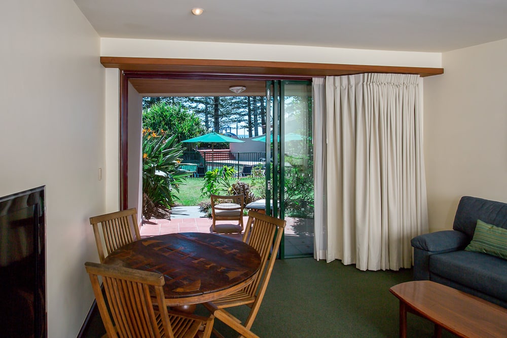 BEACH HOTEL RESORT 34/59