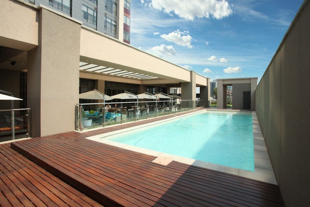 Sandton Skye Unit 702 32/50