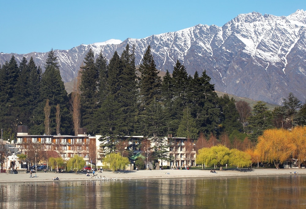 NOVOTEL QUEENSTOWN LAKESIDE 43/50