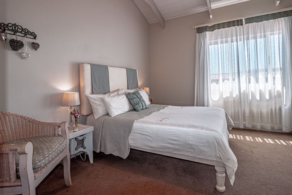 138 Marine Beachfront Guesthouse 6/50