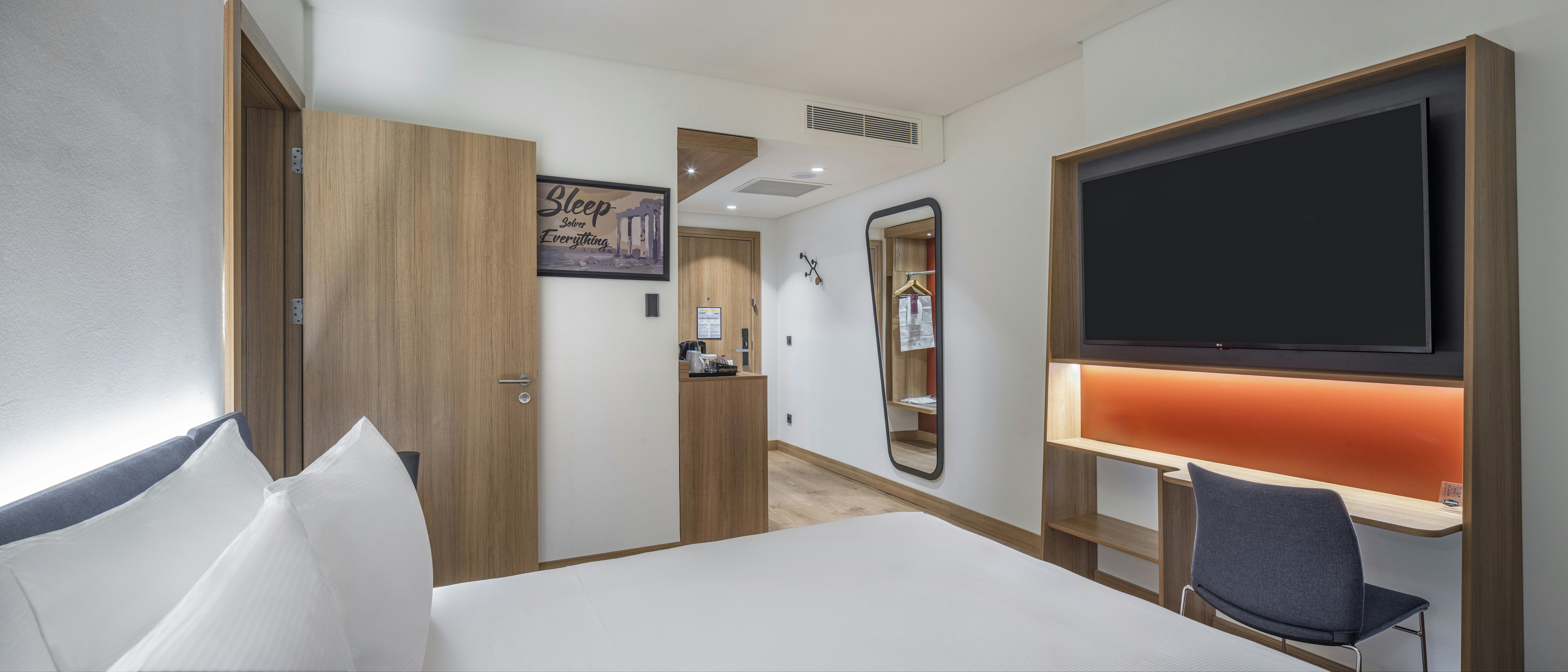 STUDIO, KING BED