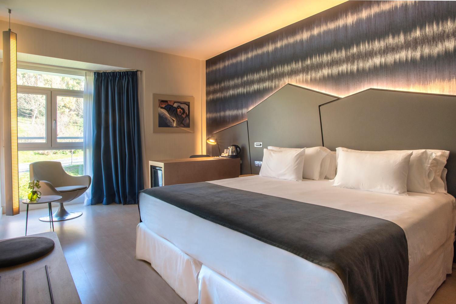 Connecting, Superior, Twin Beds