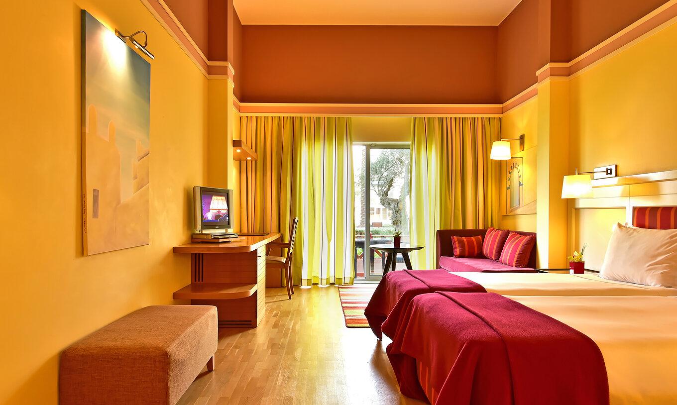 غرفة سوبيريور ثلاثية بإطلالة على الحديقة