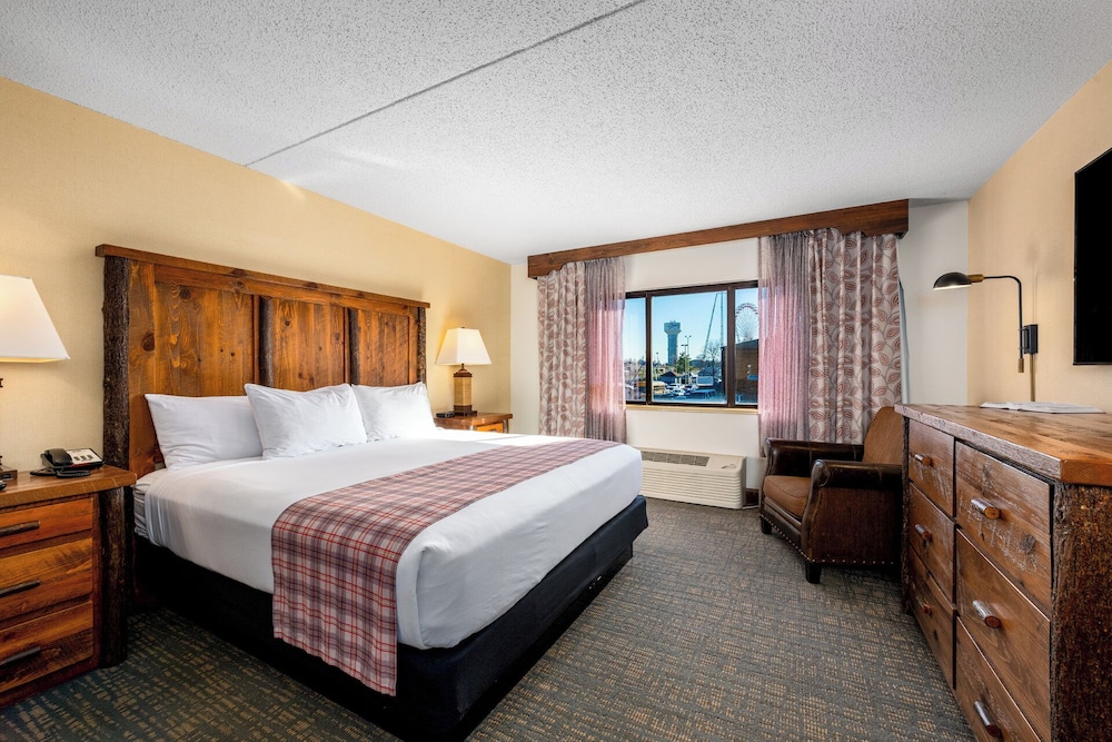 CLASSIC, KING BED, JETTED TUB