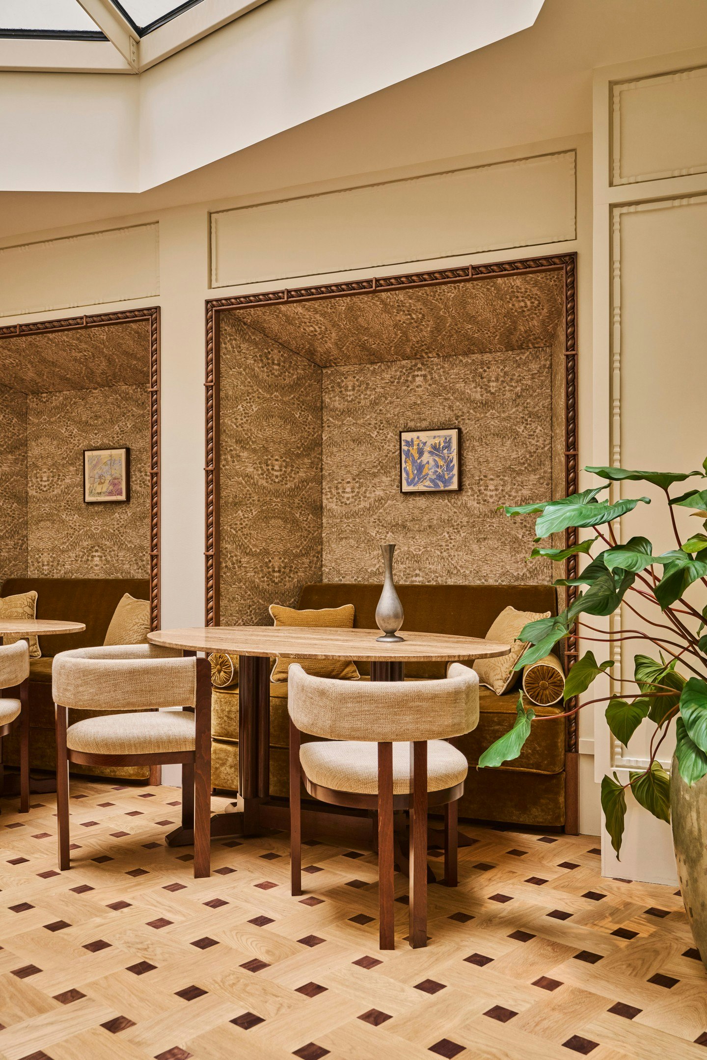 Madison Hotel 56/76