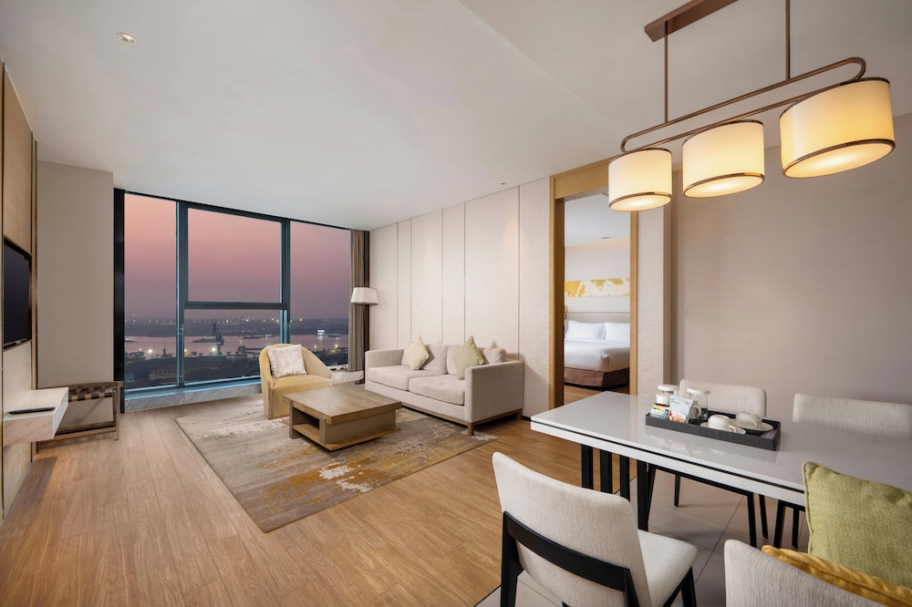 HOLIDAY INN NANJING HARBOUR 35/76