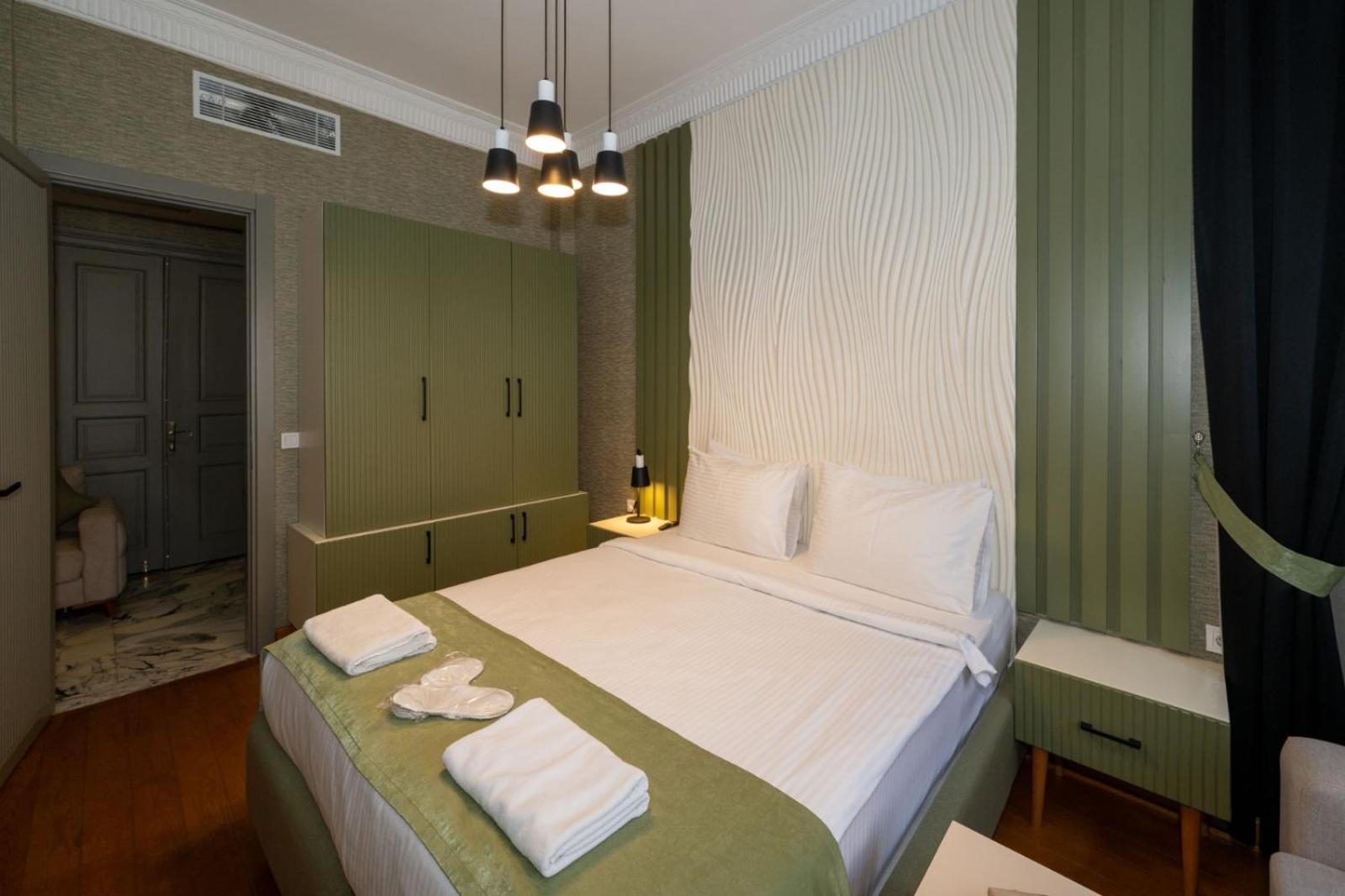 Monev Istanbul 10/48
