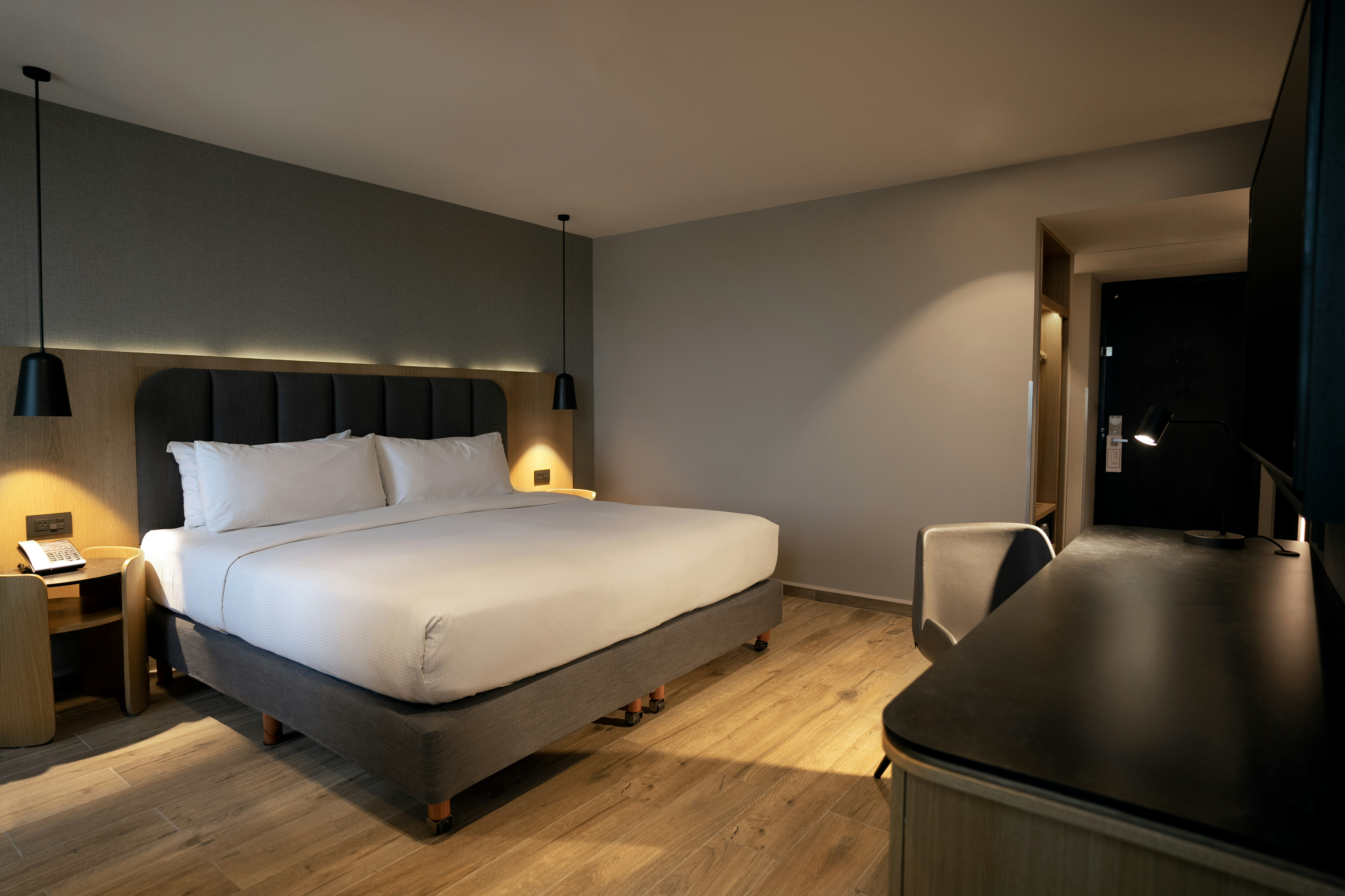 Room, King Bed, Runway View