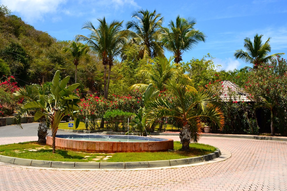 Emerald Beach Resort 69/74