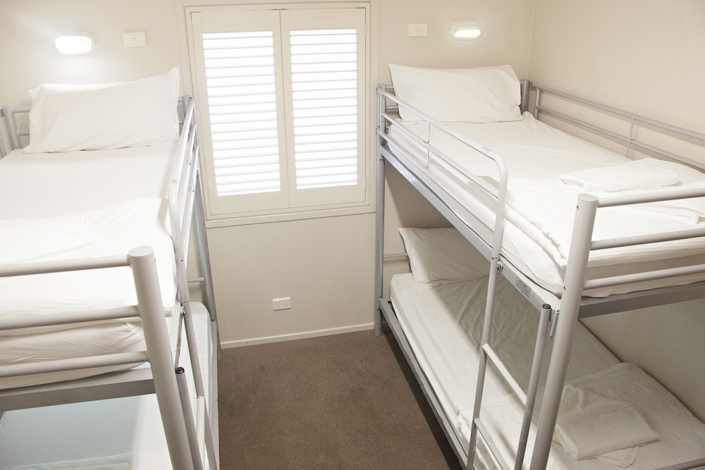 Nepean Shores Riverside Resort & Conference Centre 44/45