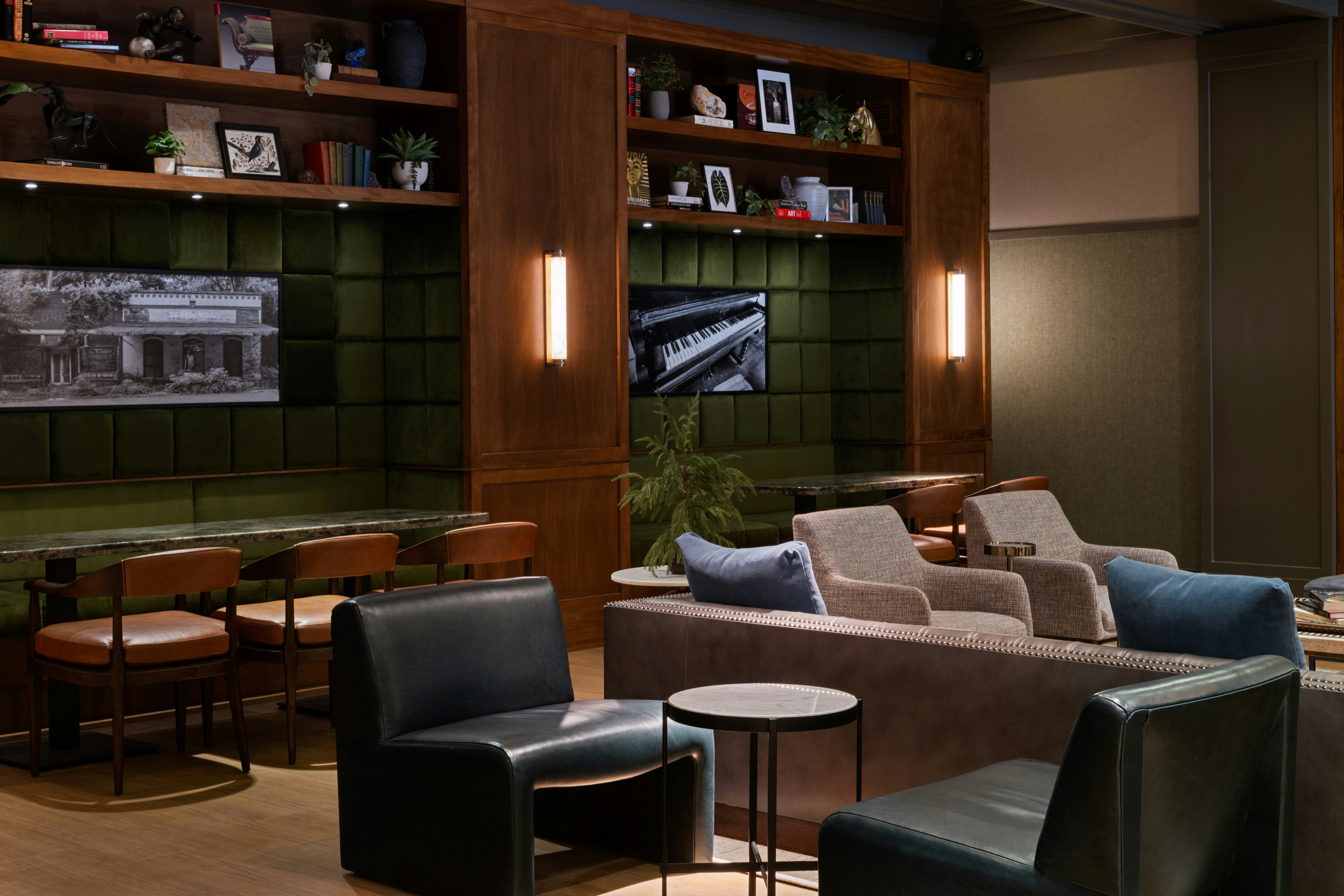 The Sam Houston Curio Collection By Hilton 28/65