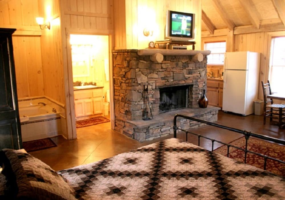 The Smokehouse Lodge and Cabins 39/75