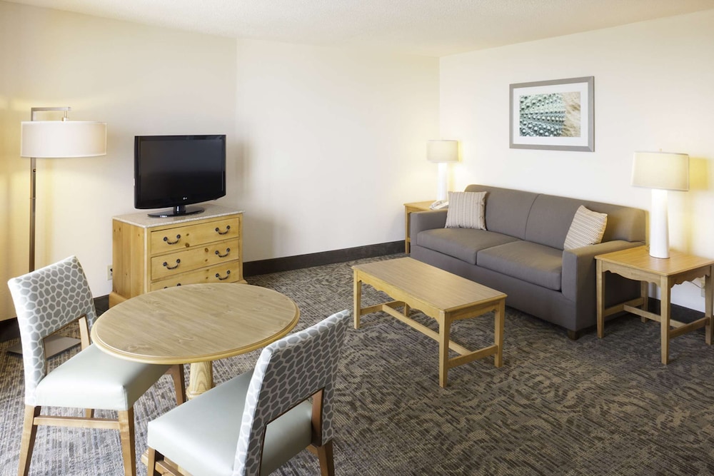 Doubletree By Hilton Atlantic Beach Oceanfront 10/32