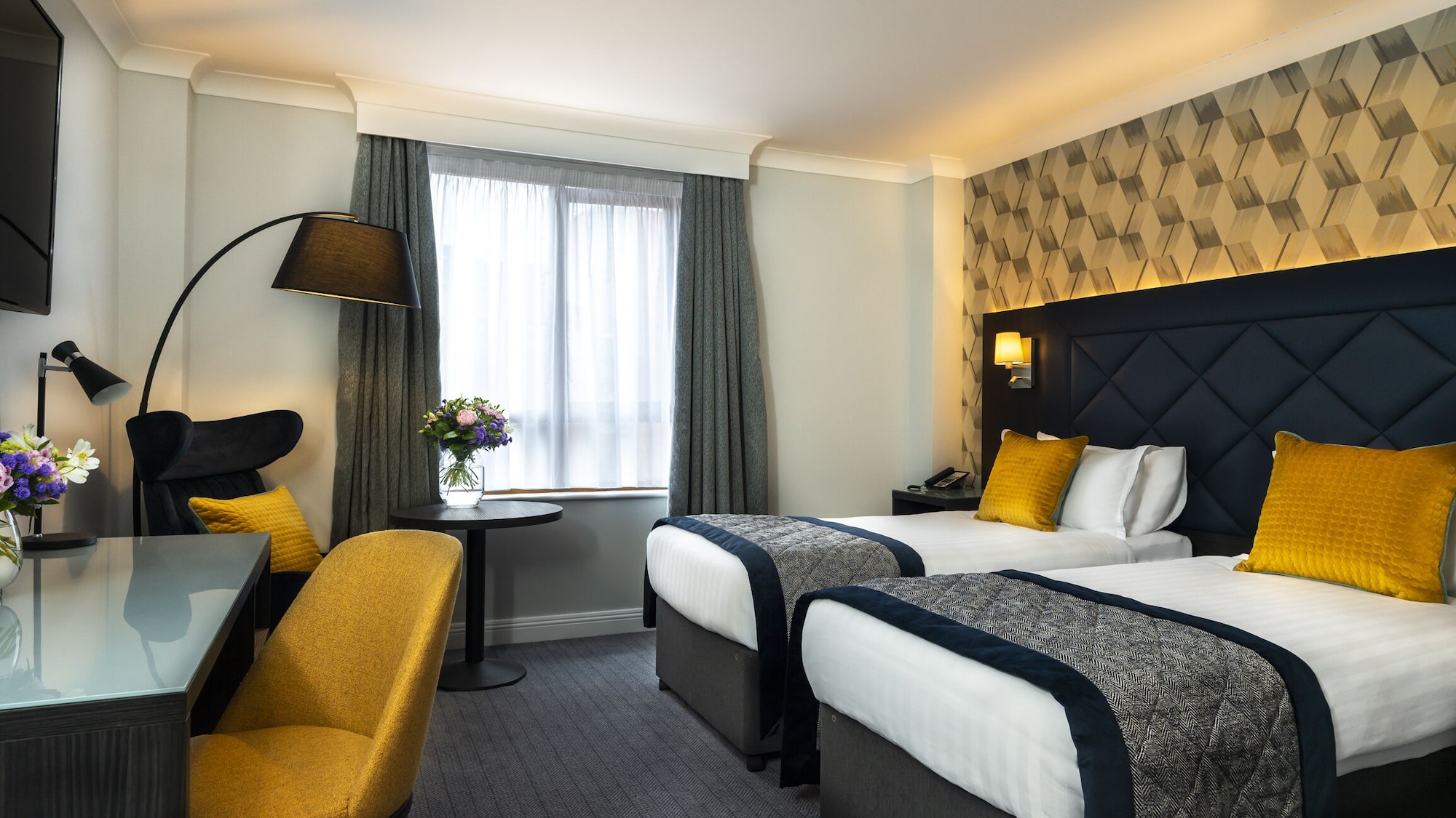 ROOM, TWIN BEDS