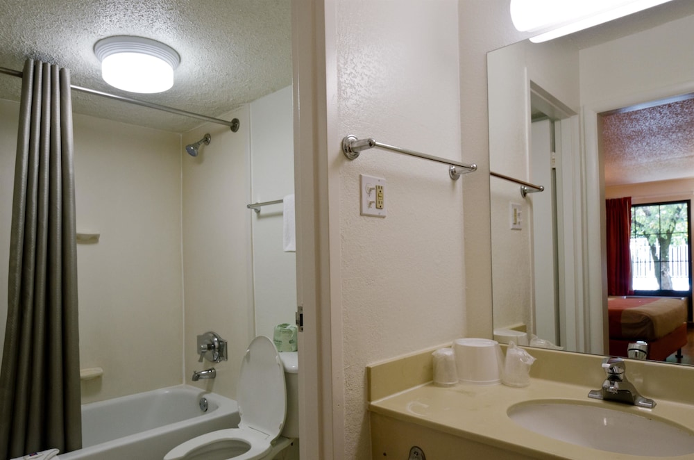 Motel6 Frederick, MD - Fort Detrick 22/47