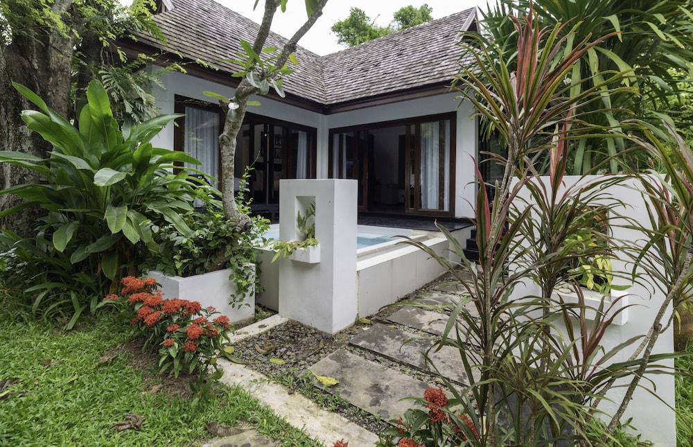 Zara Resort (ex The Privilege Hotel Ezra Royal Beach) 1/80