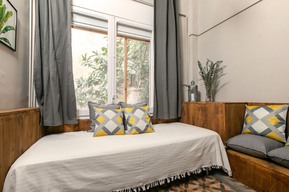Jardinets Guest House 14/59