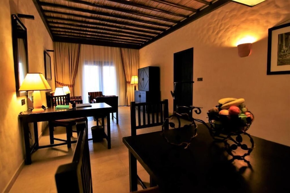 Azimut Hotel Musandam 52/68