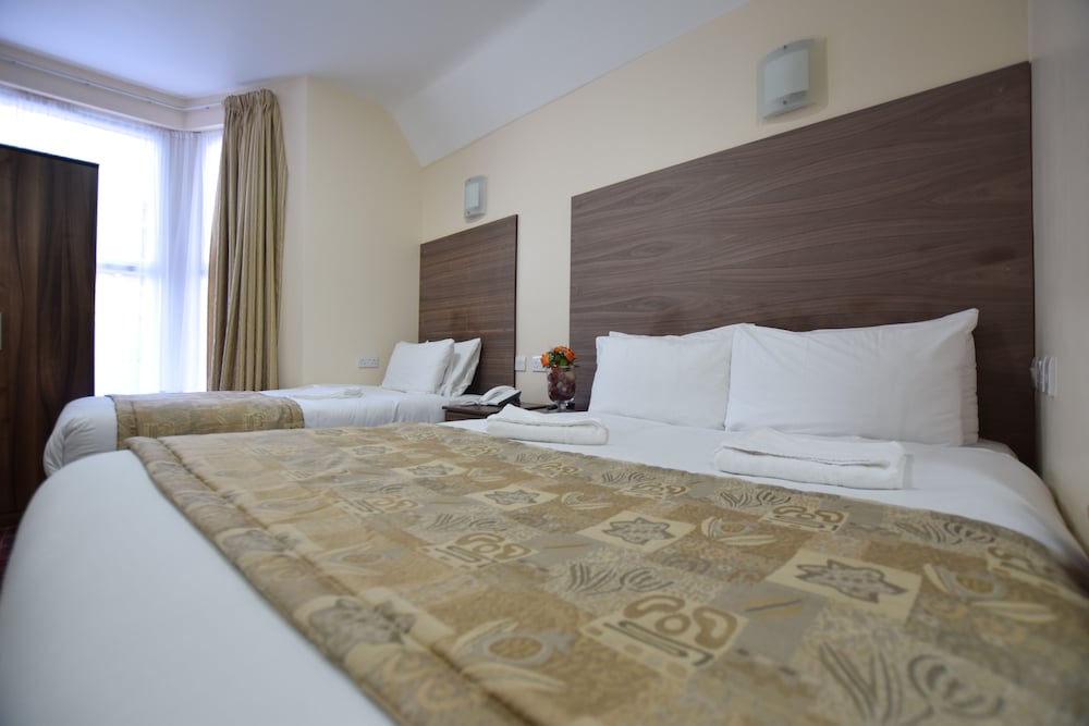 Lucky 8 Hotel 8/64