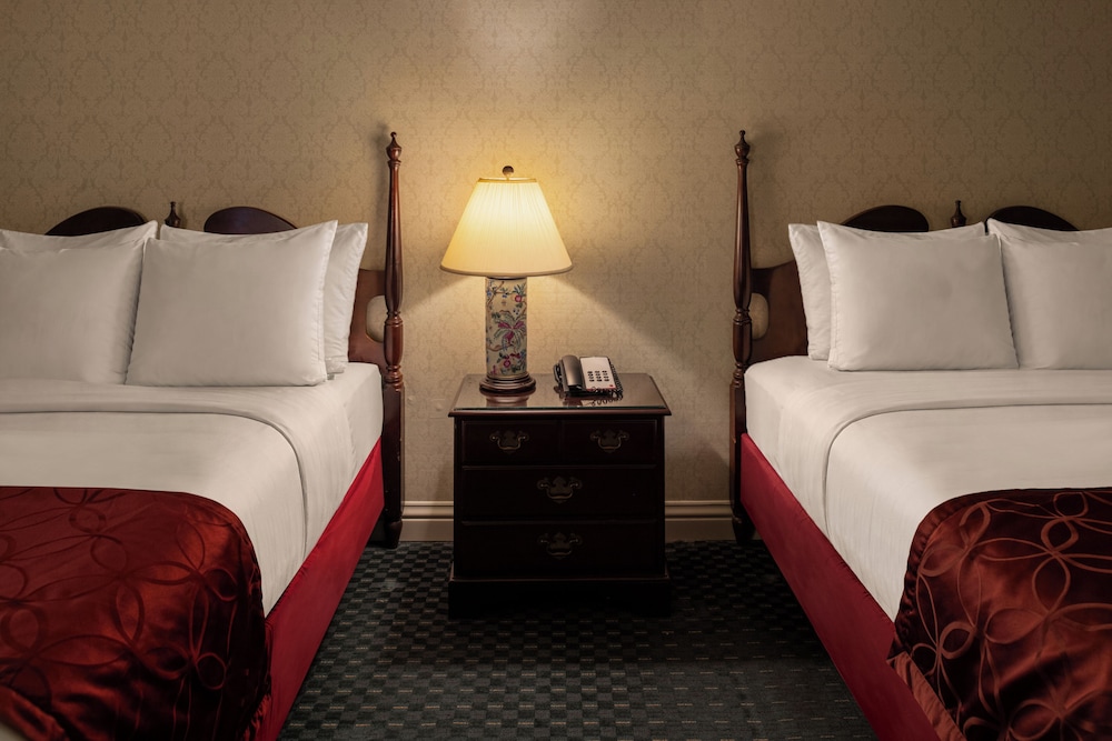 Carlyle Hotel 38/70