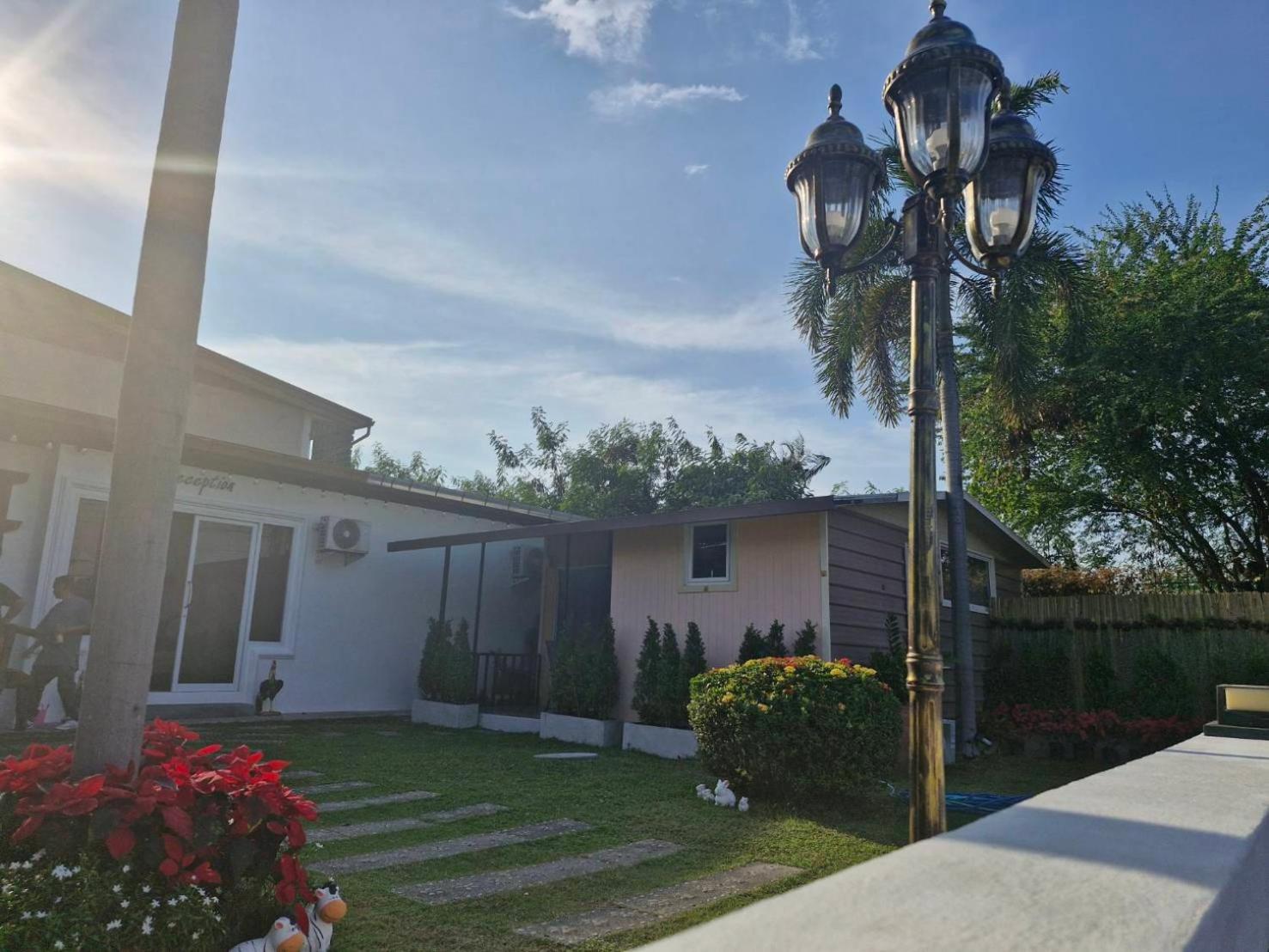 4 Palms Resort 44/45