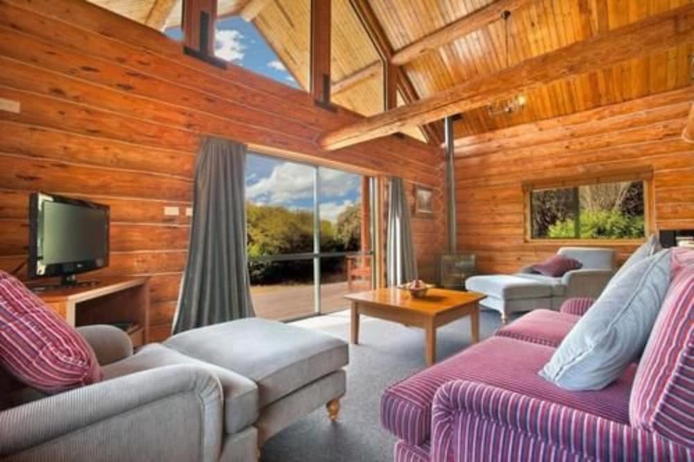 FIORDLAND LODGE 32/72