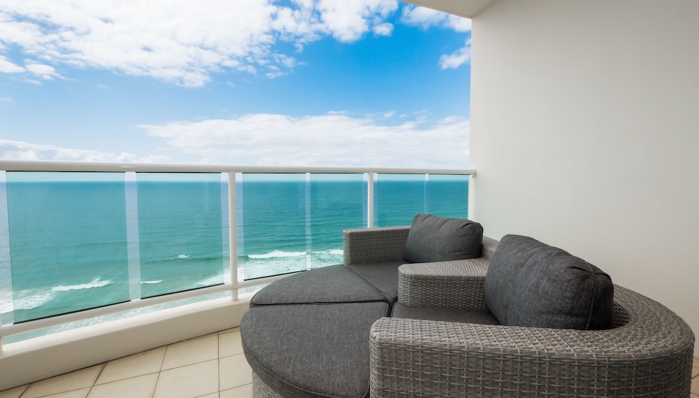 Pacific Views Resort 57/73