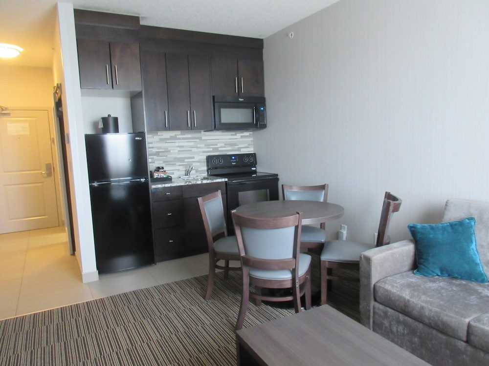 Best Western Plus Airdrie Gateway 30/50