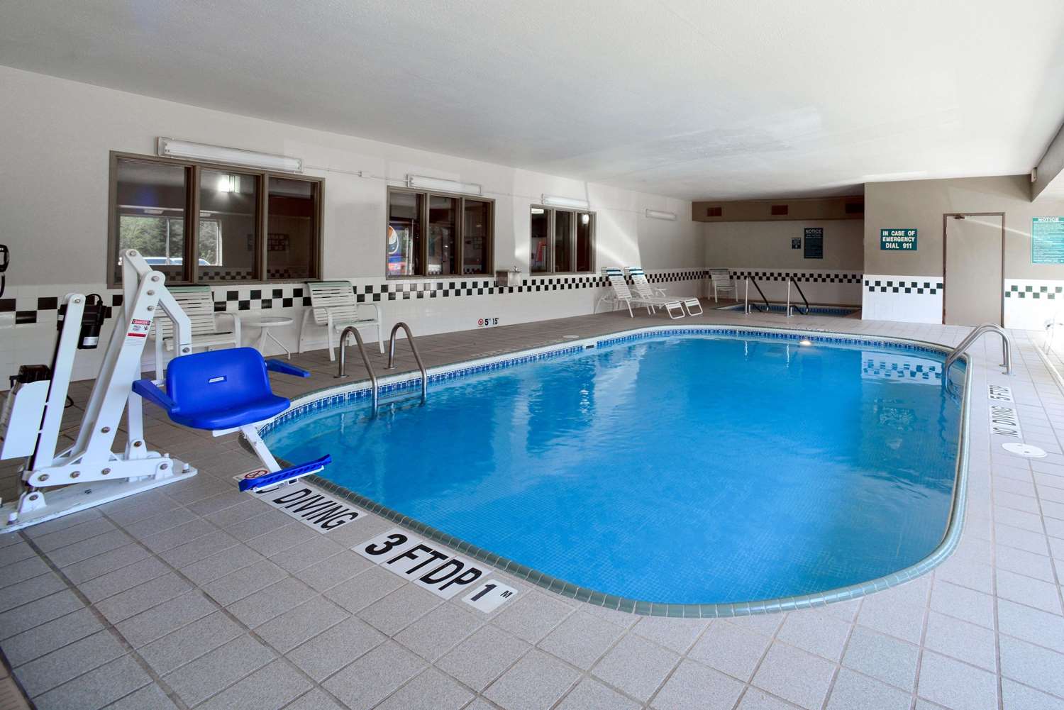 AmericInn by Wyndham Quincy 14/32