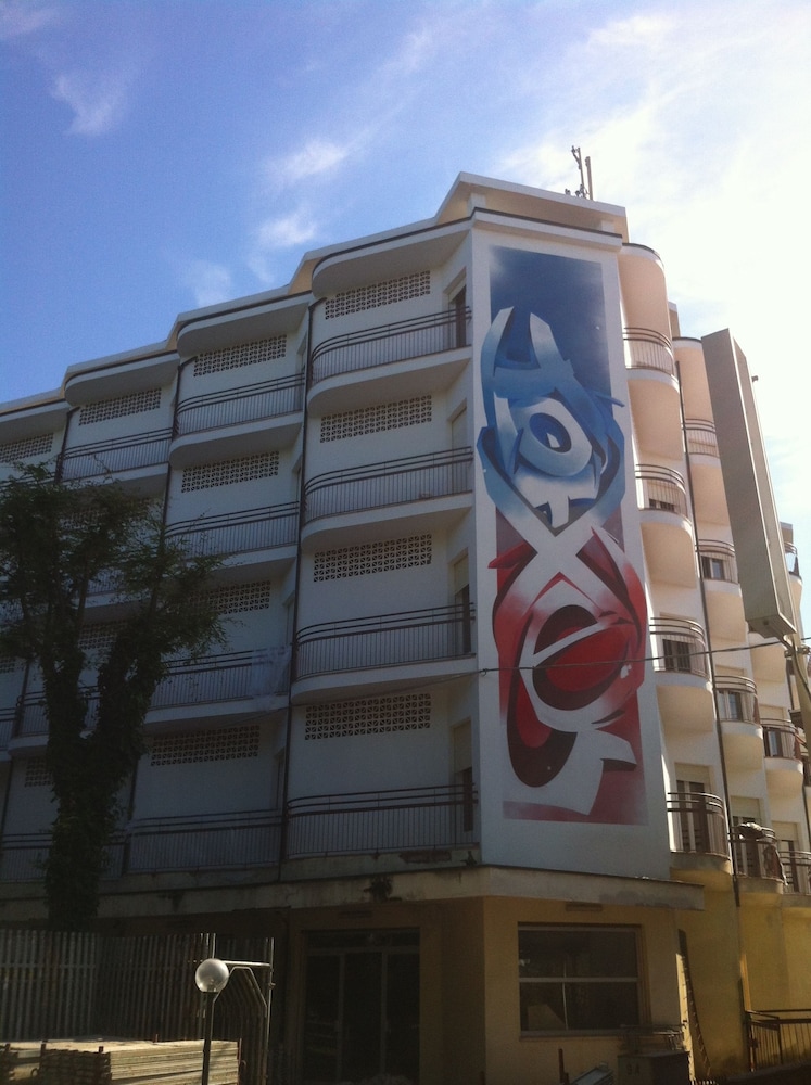 Hotel X 1/21