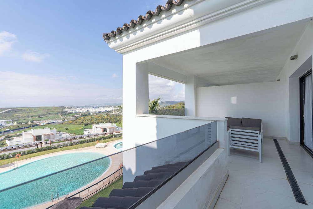 ESTEPONA HOLIDAY HILLS 20/50