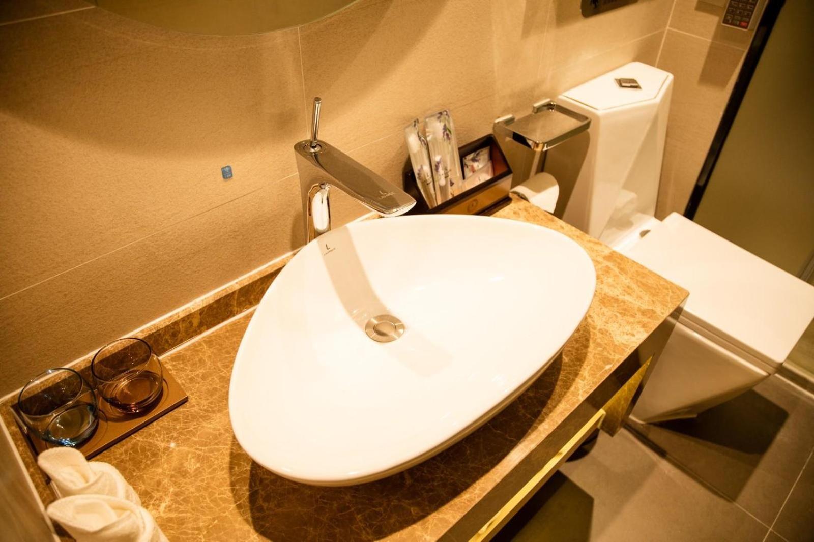 Lavande Hotels Shenzhen North Railway Station Bantian Metro Station 44/51