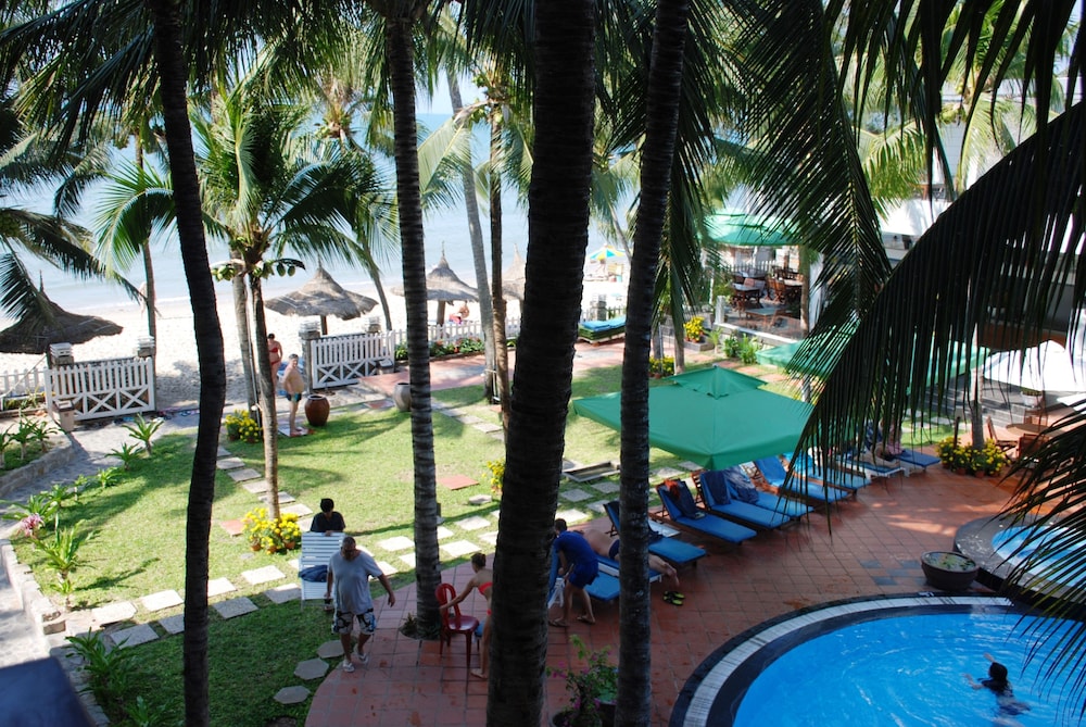 Canary Beach Resort 34/37