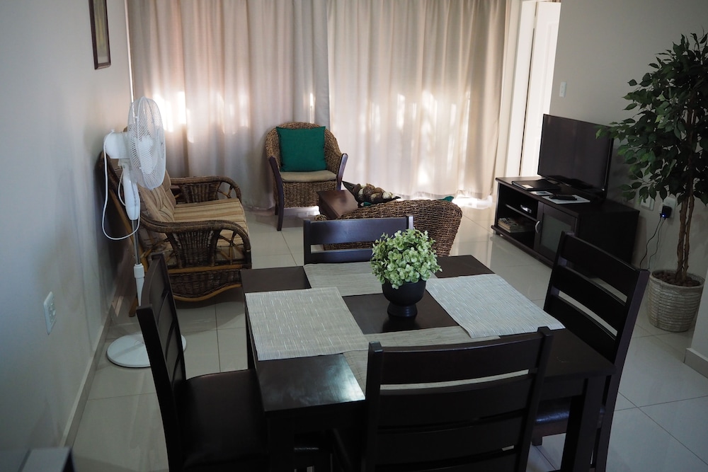 African Eagle Apartments 30/50