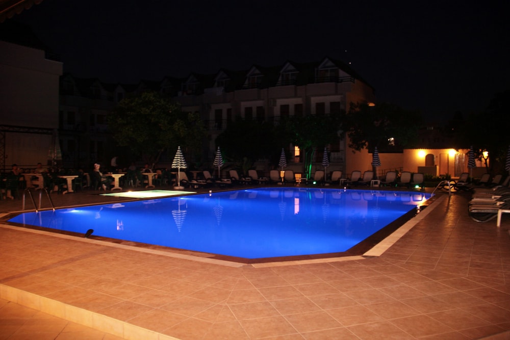 Ares Hotels 18/33