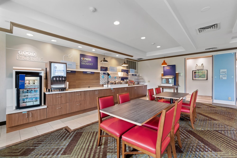 Holiday Inn Express Hotel & Suites Bethlehem 52/72