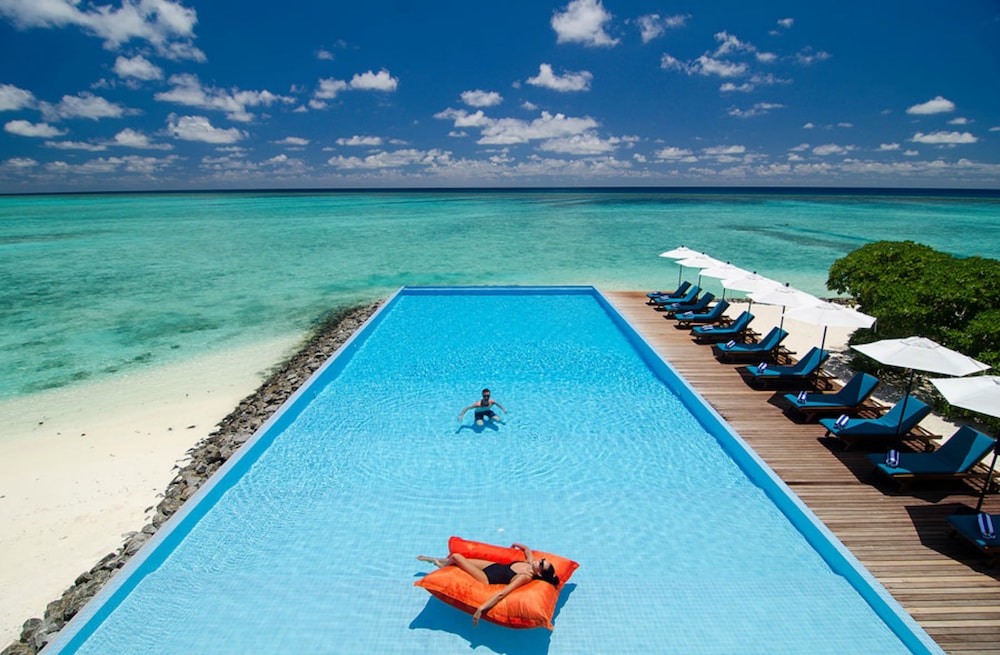 Summer Island Maldives 38/64
