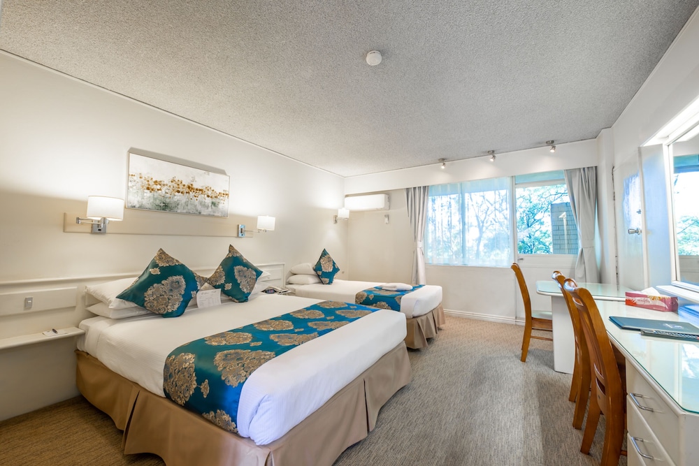 DELUXE, TWIN BEDS