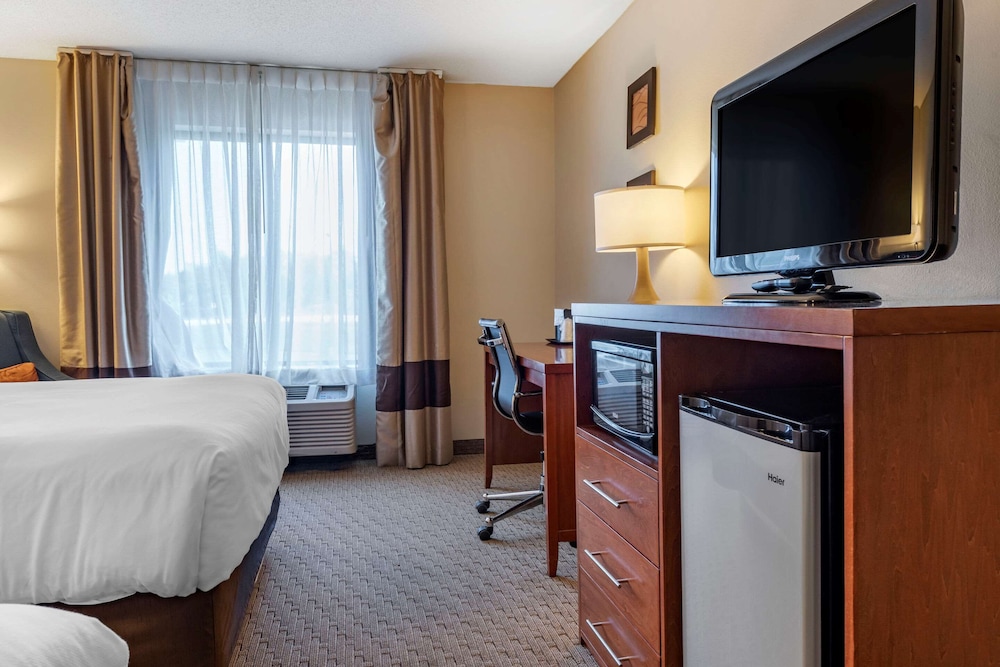 Comfort Inn and Suites Black River Falls I-94 14/37