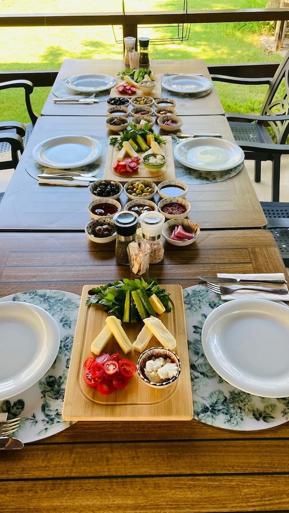 Bybassios Hotel 24/37