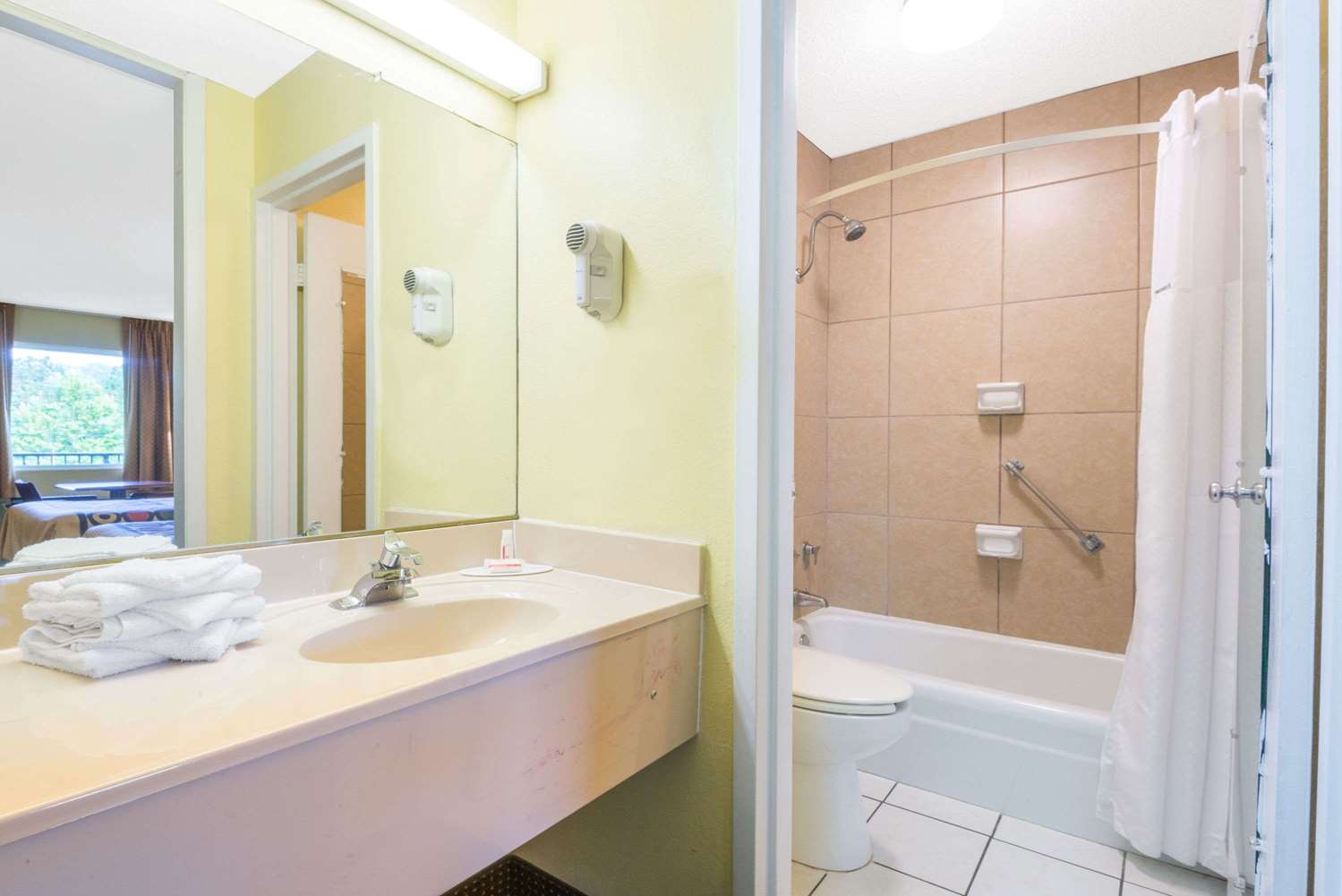 Super 8 by Wyndham Williamsburg 22/22