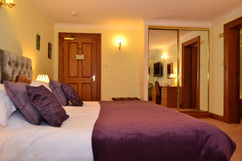 Superior, Double or Twin Bed, Lake Side