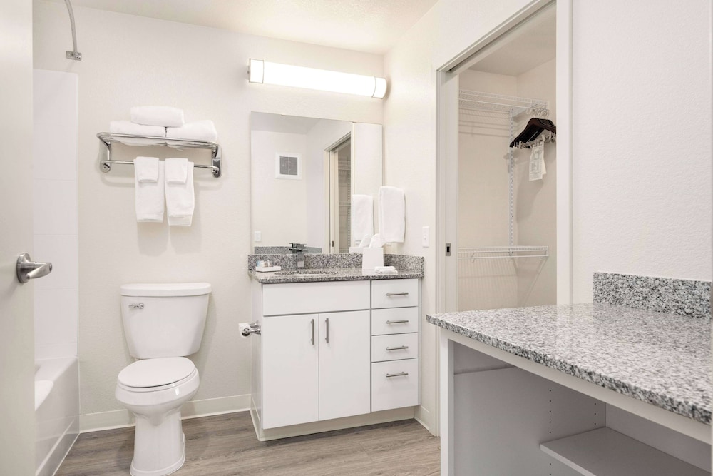WaterWalk Extended Stay by Wyndham Minneapolis - Plymouth 59/62